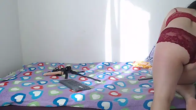 Snapshot of Naugthydolls chatting on 01-25-25, 12:37 Naugthydolls online show from 01-25-25, 12:37