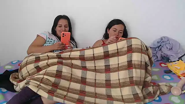 Snapshot of Naugthydolls chatting on 01-25-25, 04:57 Naugthydolls online show from 01-25-25, 04:57