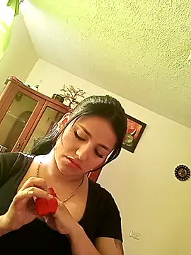 Snapshot of Naomy_veracruz_ chatting on 11-12-25, 12:16 Naomy veracruz online show from 11-12-25, 12:16