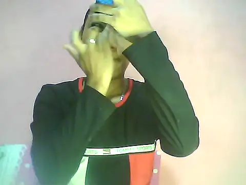 Snapshot of Fariana01 chatting on 12-13-24, 09:20 Fariana01 online show from 12-13-24, 09:20