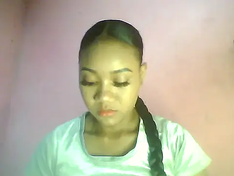 Snapshot of Fariana01 chatting on 12-25-24, 10:59 Fariana01 online show from 12-25-24, 10:59