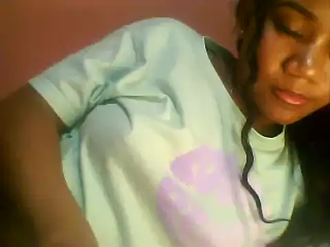 Snapshot of Fariana01 chatting on 01-08-25, 01:42 Fariana01 online show from 01-08-25, 01:42