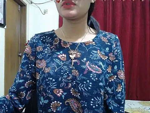 Snapshot of taisina chatting on 02-24-25, 08:03 taisina online show from 02-24-25, 08:03