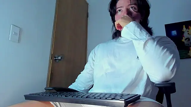 Snapshot of AngelBennet_ chatting on 10-22-25, 10:31 AngelBennet online show from 10-22-25, 10:31