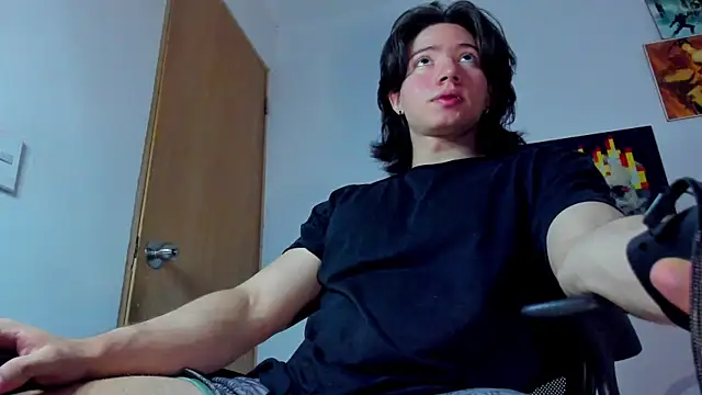 Snapshot of AngelBennet_ chatting on 10-31-25, 12:11 AngelBennet online show from 10-31-25, 12:11