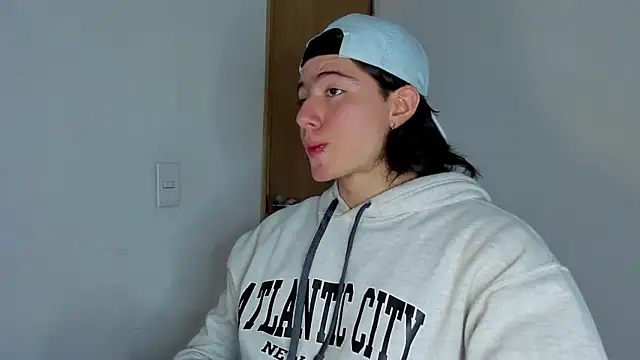 Snapshot of AngelBennet_ chatting on 11-18-25, 01:11 AngelBennet online show from 11-18-25, 01:11