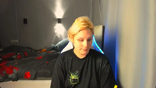 Snapshot of Kleo_Godde chatting on 10-22-25, 11:04 Kleo Godde online show from 10-22-25, 11:04