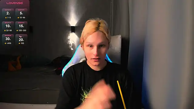 Snapshot of Kleo_Godde chatting on 10-25-25, 09:42 Kleo Godde online show from 10-25-25, 09:42