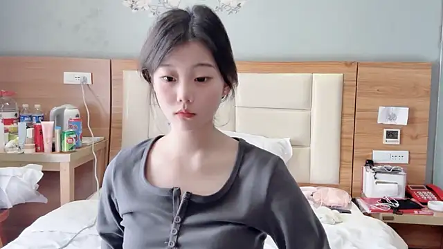 Snapshot of yangyang-1115 chatting on 02-12-25, 04:44 yangyang-1115 online show from 02-12-25, 04:44