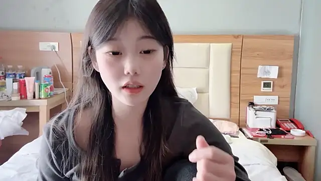 Snapshot of yangyang-1115 chatting on 02-12-25, 07:44 yangyang-1115 online show from 02-12-25, 07:44