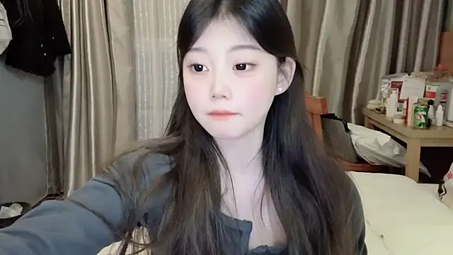 Snapshot of yangyang-1115 chatting on 02-12-25, 12:12 yangyang-1115 online show from 02-12-25, 12:12