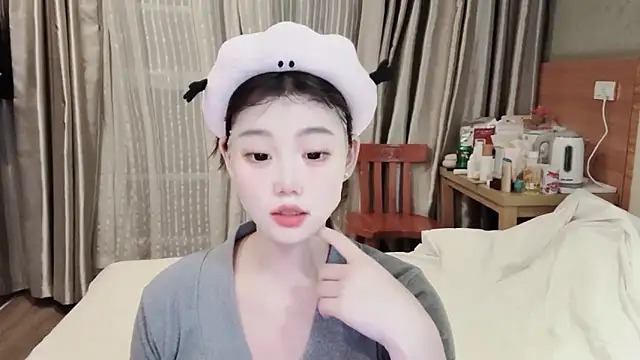 Snapshot of yangyang-1115 chatting on 02-14-25, 04:31 yangyang-1115 online show from 02-14-25, 04:31