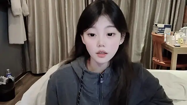 Snapshot of yangyang-1115 chatting on 02-20-25, 10:27 yangyang-1115 online show from 02-20-25, 10:27