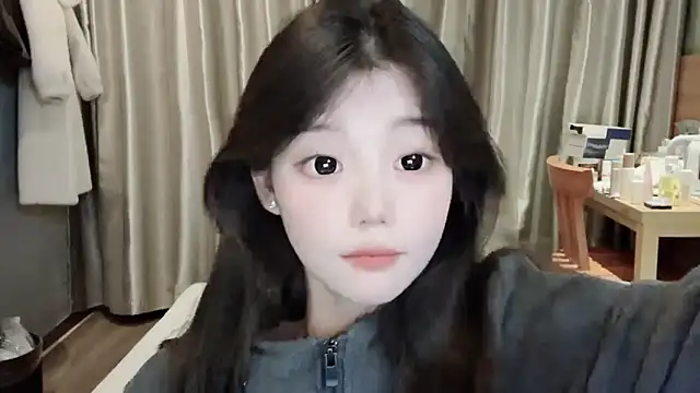 Snapshot of yangyang-1115 chatting on 02-20-25, 01:30 yangyang-1115 online show from 02-20-25, 01:30