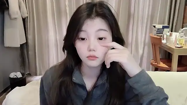 Snapshot of yangyang-1115 chatting on 02-21-25, 12:39 yangyang-1115 online show from 02-21-25, 12:39