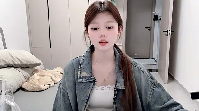 Snapshot of yangyang-1115 chatting on 09-24-25, 04:16 yangyang-1115 online show from 09-24-25, 04:16