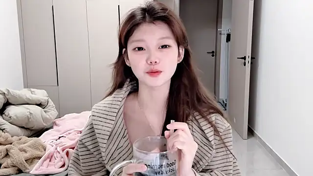 Snapshot of yangyang-1115 chatting on 10-10-25, 04:33 yangyang-1115 online show from 10-10-25, 04:33