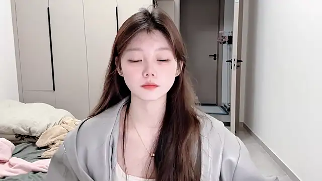 Snapshot of yangyang-1115 chatting on 10-15-25, 04:12 yangyang-1115 online show from 10-15-25, 04:12