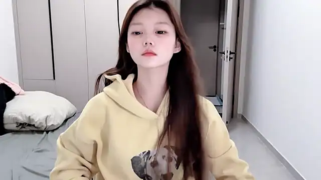 Snapshot of yangyang-1115 chatting on 10-18-25, 04:37 yangyang-1115 online show from 10-18-25, 04:37