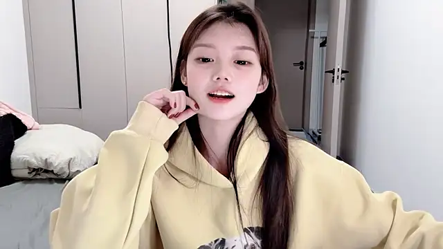 Snapshot of yangyang-1115 chatting on 10-18-25, 04:41 yangyang-1115 online show from 10-18-25, 04:41