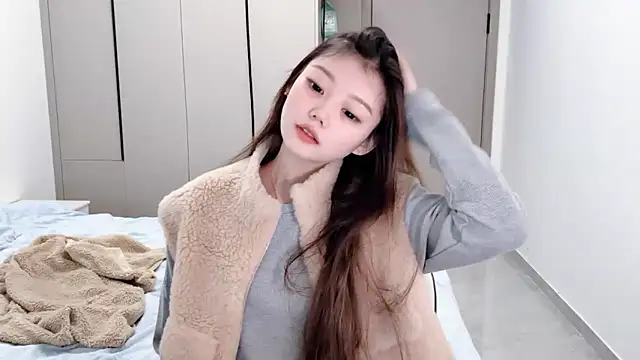 Snapshot of yangyang-1115 chatting on 10-23-25, 04:56 yangyang-1115 online show from 10-23-25, 04:56