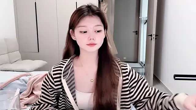 Snapshot of yangyang-1115 chatting on 10-28-25, 05:11 yangyang-1115 online show from 10-28-25, 05:11