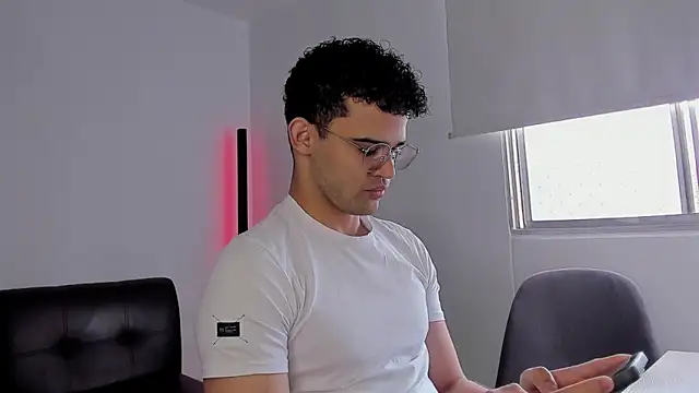 andrewChris  online show from 09-30-25, 06:13