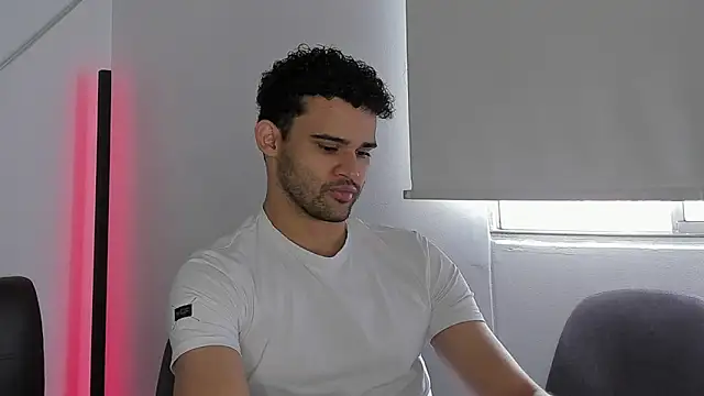 andrewChris  online show from 10-06-25, 02:58