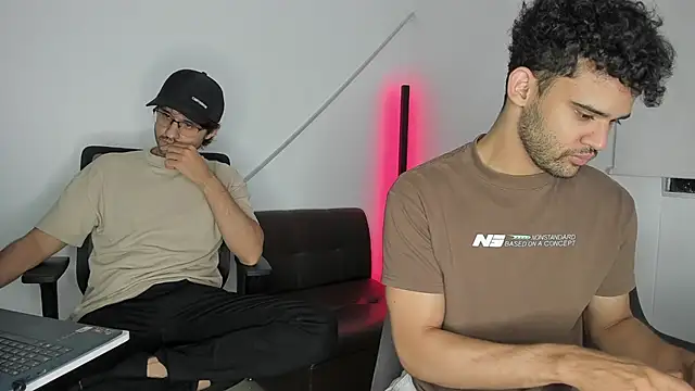 andrewChris  online show from 10-09-25, 01:36