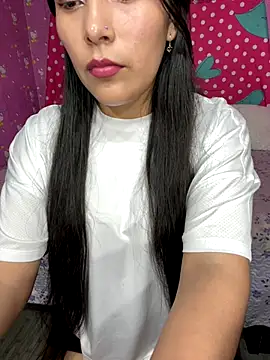 Snapshot of Velyn_18 chatting on 11-25-25, 04:34 Velyn 18 online show from 11-25-25, 04:34