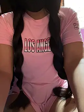 Snapshot of Velyn_18 chatting on 02-27-26, 01:33 Velyn 18 online show from 02-27-26, 01:33