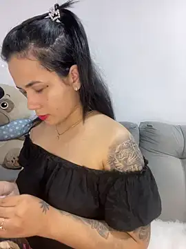 Snapshot of Leyna_Kenet chatting on 12-11-24, 01:26 Leyna Kenet online show from 12-11-24, 01:26