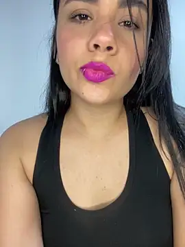 Snapshot of Leyna_Kenet chatting on 01-29-25, 03:33 Leyna Kenet online show from 01-29-25, 03:33