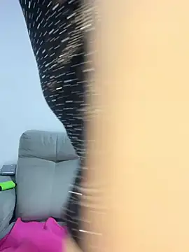 Snapshot of Leyna_Kenet chatting on 02-16-25, 04:42 Leyna Kenet online show from 02-16-25, 04:42