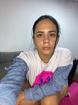 Snapshot of Leyna_Kenet chatting on 03-02-25, 03:34 Leyna Kenet online show from 03-02-25, 03:34