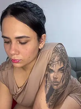 Snapshot of Leyna_Kenet chatting on 03-03-25, 03:08 Leyna Kenet online show from 03-03-25, 03:08