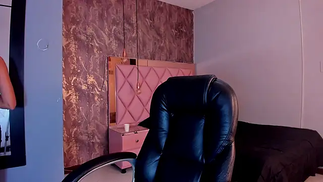 Snapshot of SKYLERWHIITEE chatting on 12-08-24, 03:21 SKYLERWHIITEE online show from 12-08-24, 03:21