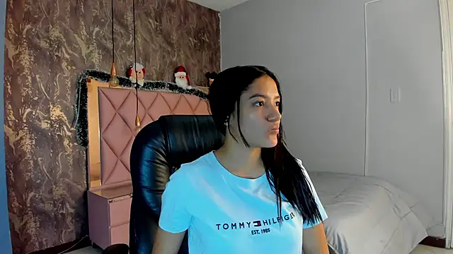 Snapshot of SKYLERWHIITEE chatting on 12-10-24, 03:20 SKYLERWHIITEE online show from 12-10-24, 03:20