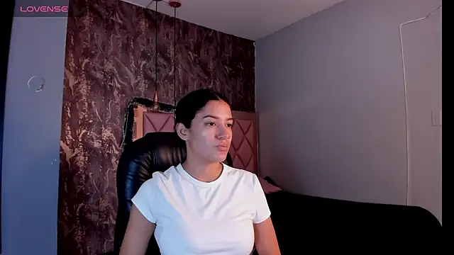 Snapshot of SKYLERWHIITEE chatting on 12-16-24, 02:25 SKYLERWHIITEE online show from 12-16-24, 02:25