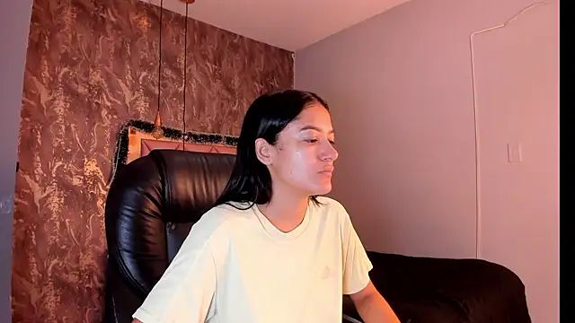 Snapshot of SKYLERWHIITEE chatting on 12-19-24, 10:02 SKYLERWHIITEE online show from 12-19-24, 10:02