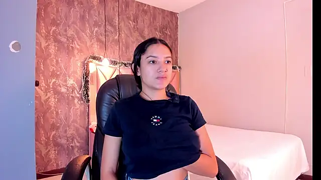 Snapshot of SKYLERWHIITEE chatting on 12-21-24, 03:03 SKYLERWHIITEE online show from 12-21-24, 03:03