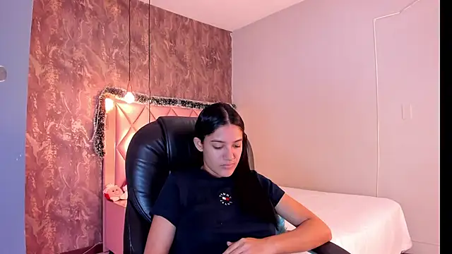 Snapshot of SKYLERWHIITEE chatting on 12-21-24, 06:09 SKYLERWHIITEE online show from 12-21-24, 06:09