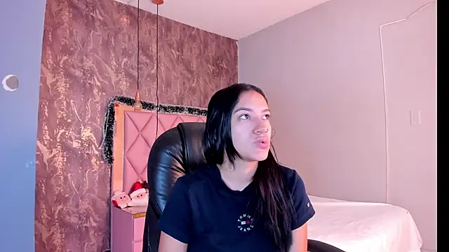 Snapshot of SKYLERWHIITEE chatting on 12-21-24, 09:12 SKYLERWHIITEE online show from 12-21-24, 09:12