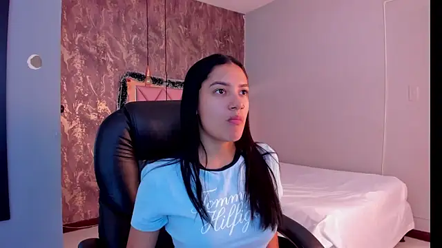 Snapshot of SKYLERWHIITEE chatting on 12-28-24, 02:54 SKYLERWHIITEE online show from 12-28-24, 02:54