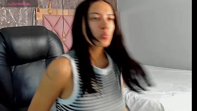 Snapshot of SKYLERWHIITEE chatting on 01-08-25, 08:49 SKYLERWHIITEE online show from 01-08-25, 08:49