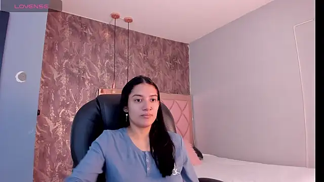 Snapshot of SKYLERWHIITEE chatting on 01-16-25, 04:07 SKYLERWHIITEE online show from 01-16-25, 04:07