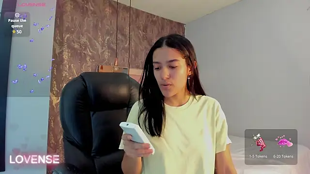 Snapshot of SKYLERWHIITEE chatting on 02-06-25, 02:33 SKYLERWHIITEE online show from 02-06-25, 02:33