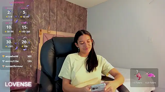 Snapshot of SKYLERWHIITEE chatting on 02-06-25, 05:35 SKYLERWHIITEE online show from 02-06-25, 05:35