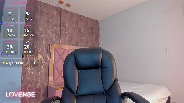 Snapshot of SKYLERWHIITEE chatting on 02-13-25, 10:02 SKYLERWHIITEE online show from 02-13-25, 10:02