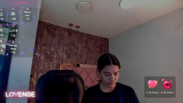 Snapshot of SKYLERWHIITEE chatting on 02-14-25, 03:33 SKYLERWHIITEE online show from 02-14-25, 03:33